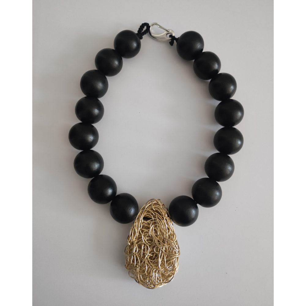 The bold and the beautiful black & wire edition