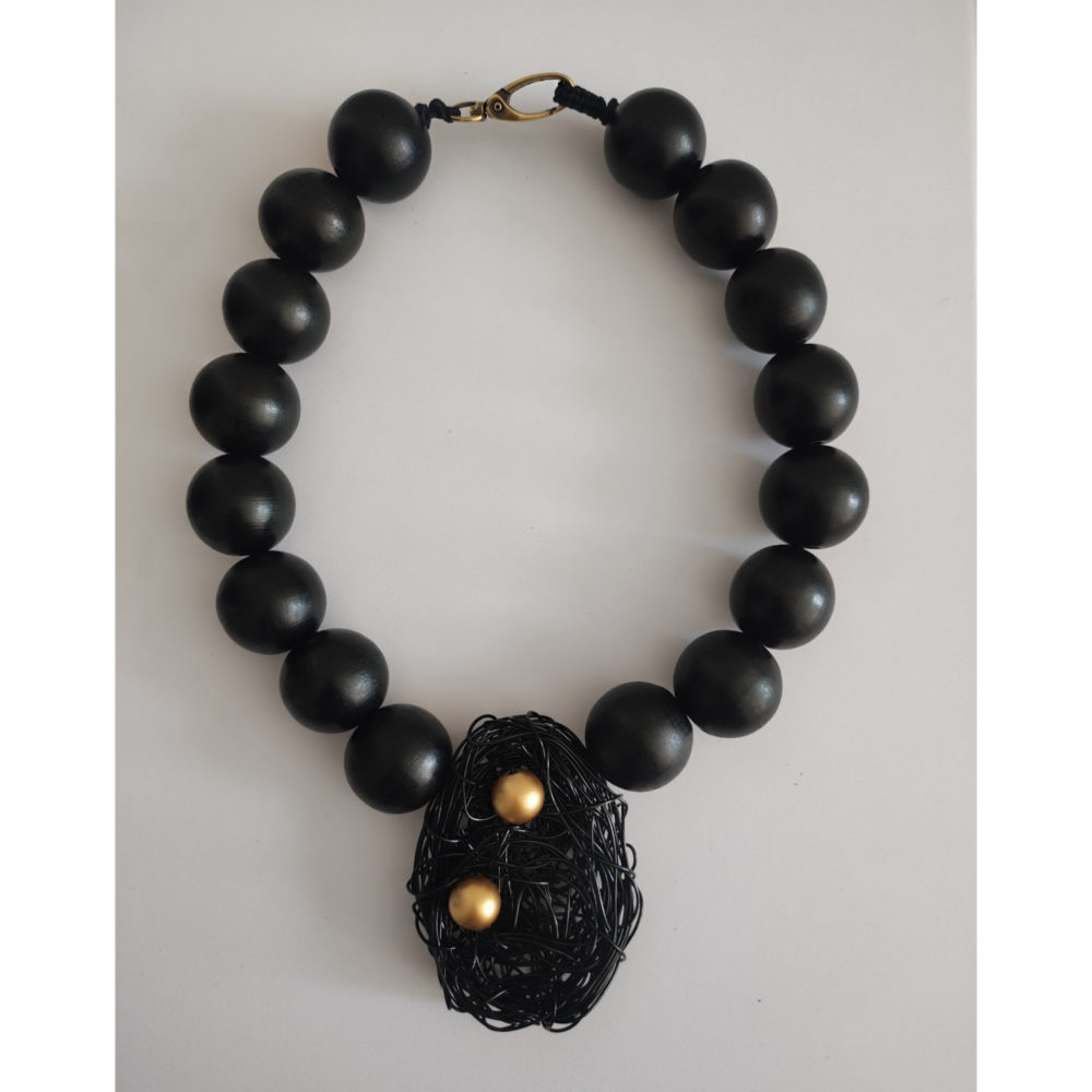 The bold and the beautiful black & wire edition